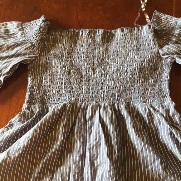 American Eagle Outfitters off shoulder/tiered bell sleeves/smocked sz XS/stripes - Picture 6 of 16
